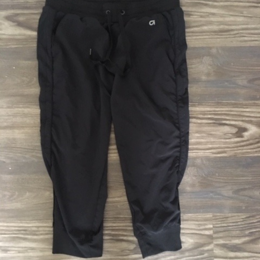 ACTIVE CAPRI'S
